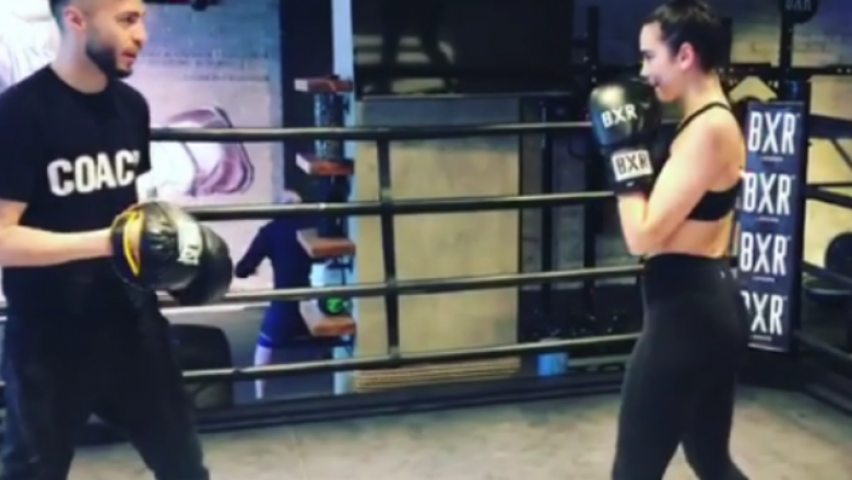 Një “boksiere profesioniste” si Dua Lipa (Video)