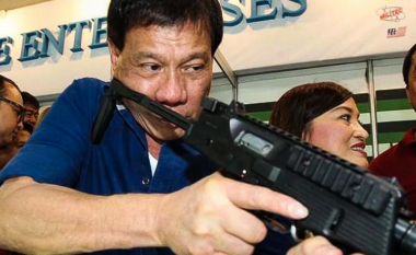 Presidenti filipinas: Gjeni një armë edhe vrisni përdoruesit e drogës