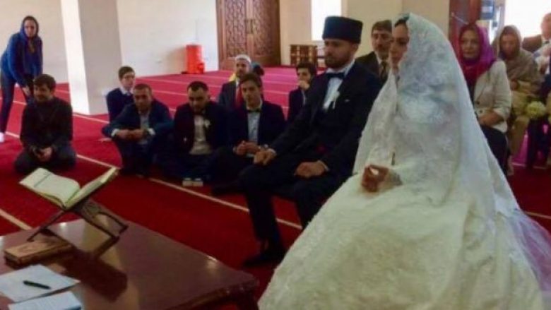 Këngëtarja Jamala, fituesja e “Eurovision 2016” martohet në xhami me rite islame (Foto)