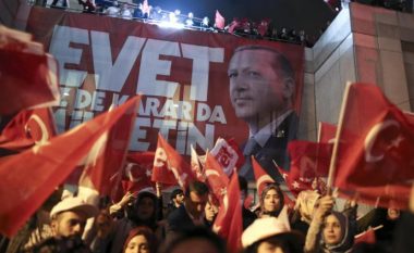 Referendumi në Turqi, partia e Erdoganit proklamon fitoren