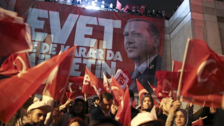 Referendumi në Turqi, partia e Erdoganit proklamon fitoren