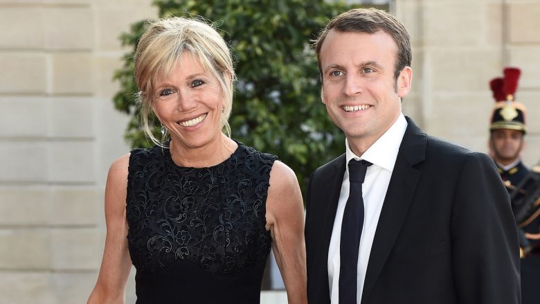Ai 39, ajo 64 vjeçe, u njoftuan kur ai ishte nxënës e ajo mësuese – historia interesante e çiftit që mund të udhëheqin Francën