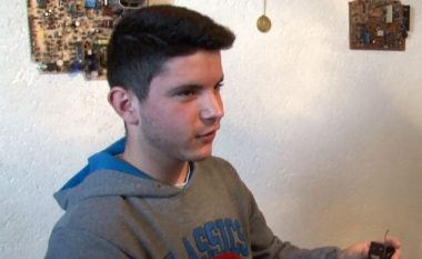 Tinejxheri nga Kamenica ndërton robot e transformatorë të ndryshëm (Video)