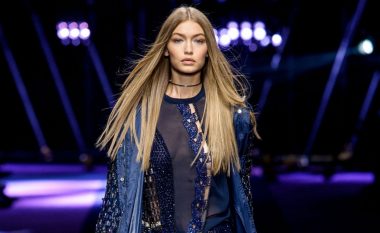 Gigi Hadid shfaqet me një pozë joshëse, pranë saj gjendet edhe harta e Shqipërisë së Madhe (Foto)