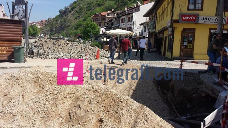 Qytetarët e Prizrenit ankohen se punët e njëjta po kryhen nga dy herë në qytet (Foto)