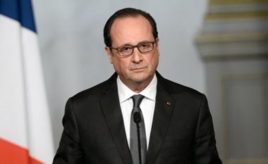 Presidenti Hollande përkrah kandidatin e qendrës, Emmanuel Macron