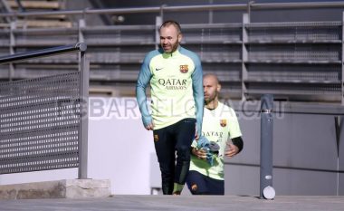 Iniesta lëshon stërvitjen, Enrique flet rreth lëndimit të tij