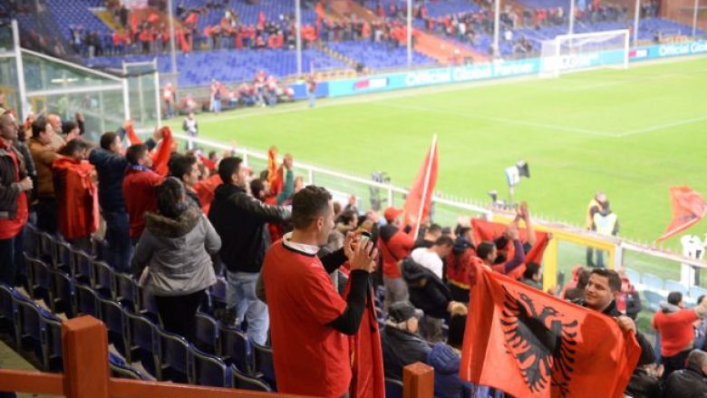 Përmes një parulle në stadiumin e Palermos, Shqipëria i kërkon falje Italisë (Foto)
