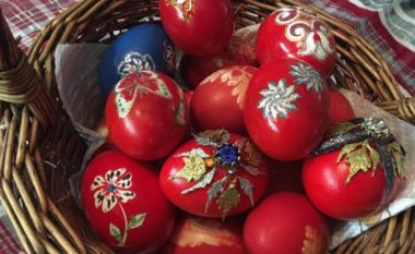 Topalli gati vezët e Pashkëve të zbukuruara me “diamantë” (Foto)