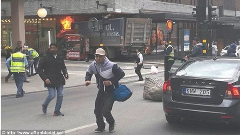 Sulmi me kamion në Stokholm, raportohet për tre të vdekur (Foto/Video)