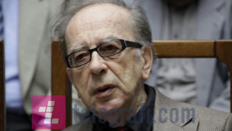 Ismail Kadare: Motra desh më mori në qafë, ndaj e quajta të çmendur