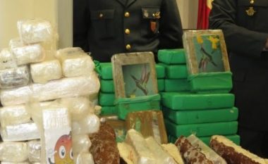 Trafik i drogës drejt Italisë, arrestohen 10 policë në Portin e Durrësit