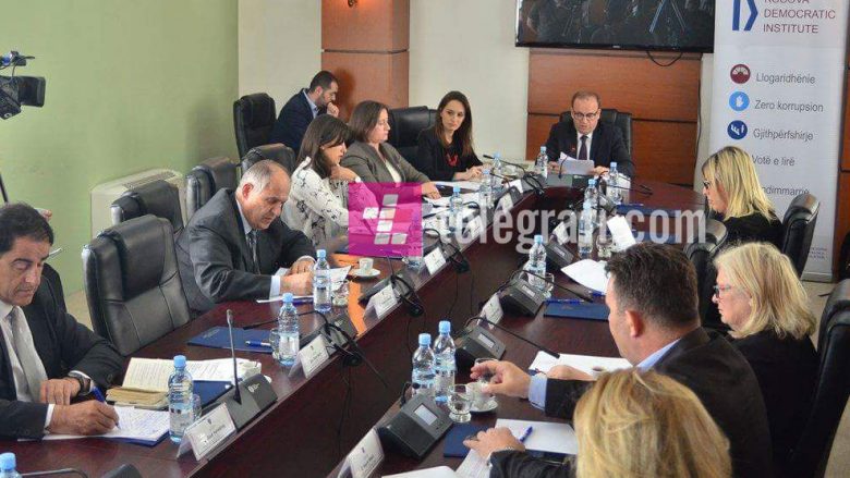 Albulena Haxhiu përplaset me deputetin e LDK-së, lëshon mbledhjen e Komisionit