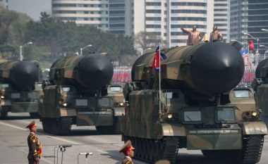 Koreja e Veriut është gati për luftë bërthamore (Video)