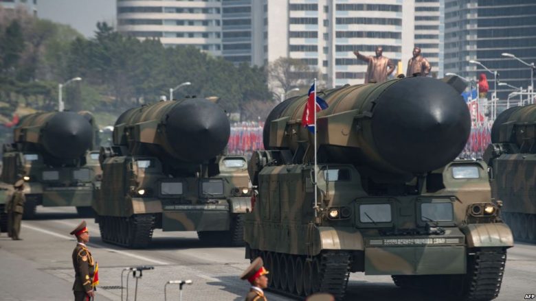 Koreja e Veriut është gati për luftë bërthamore (Video)