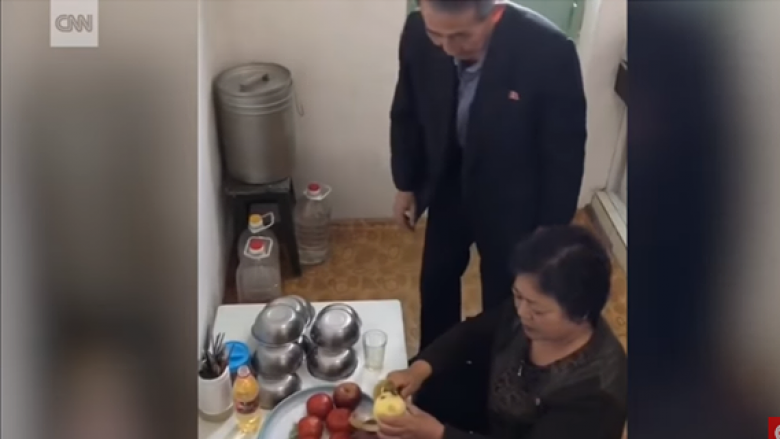 Brenda shtëpive të koreano-veriorëve (Video)