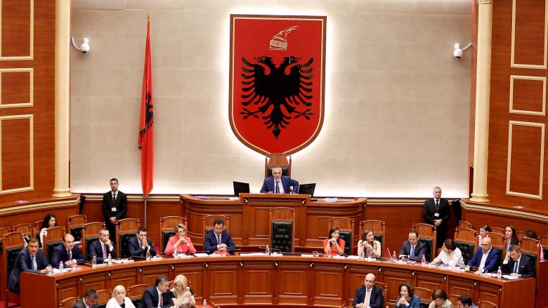 Tre maqedonas kandidatë për deputetë në Parlamentin e Shqipërisë