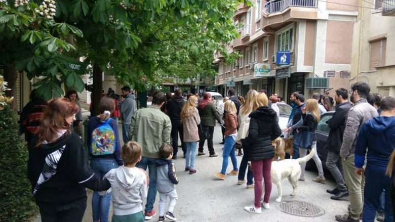 Protesta para shtëpisë së vrasësit të qenit në Shkup (Foto)