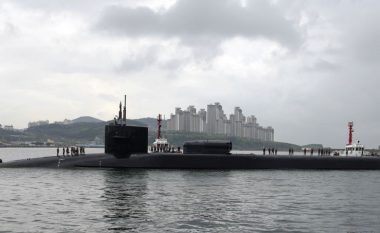 Koreja e Veriut kërcënon me shkatërrimin e nëndetëses së amerikane