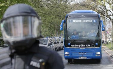 Tifozët e Werderit sulmojnë me ngjyrë autobusin e Hamburgut të Mavrajt (Foto)