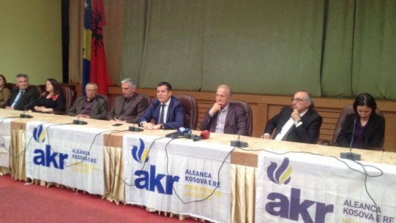 Bahtiri i tregon Pacollit të arriturat në Komunën e Mitrovicës