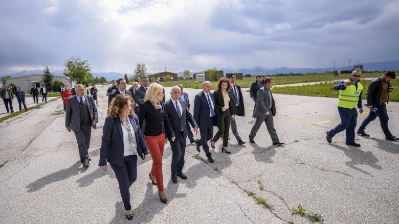 Mustafa: Do të shpejtohen hapat për funksionalizimin e Aeroportit të Gjakovës