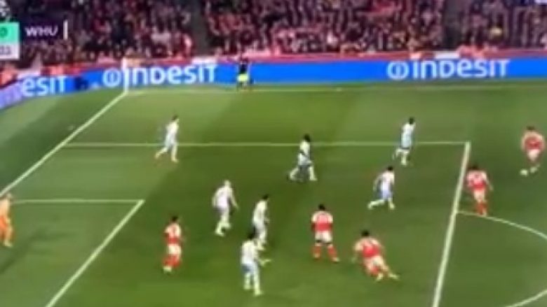 Ozil zhbllokon, Arsenali në epërsi ndaj West Hamit (Video)