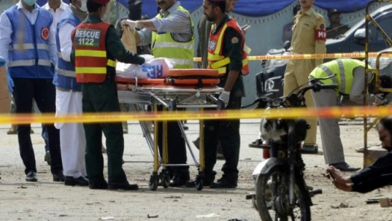 Pesë të vrarë nga një shpërthim me bombë në Pakistan