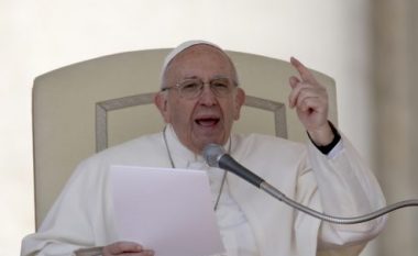 Papa Françesku denoncon masakrën në Siri