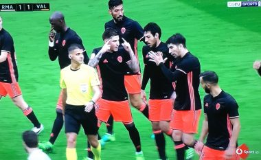 Parejo barazon ndaj Realit me një supergol nga goditja e dënimit (Video)