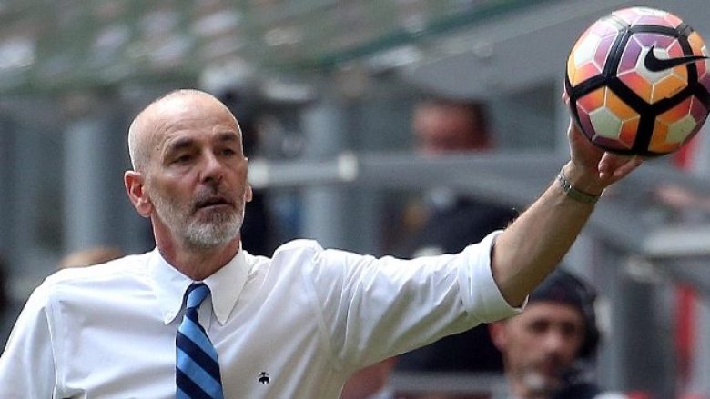 Pioli i revoltuar me futbollistët e tij dhe gjyqtarin