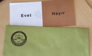 Numërohen gati gjysma e votave të referendumit në Turqi, në avantazh “Po”-ja
