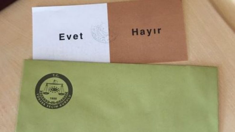 Numërohen gati gjysma e votave të referendumit në Turqi, në avantazh “Po”-ja