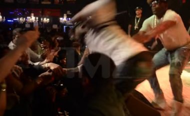 50 Cent grushton fansin në publik! (Video)