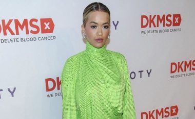 Rita Ora me fustan të veçantë, por shumë të shtrenjtë (Foto)