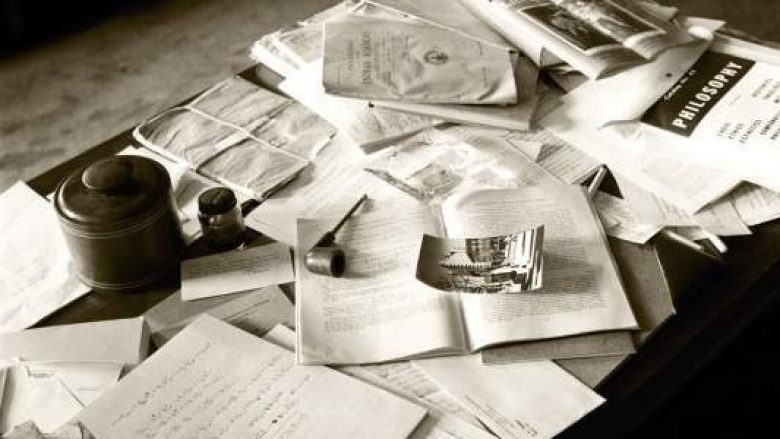 Foto që mbetën në arkiva për gati 60 vjet: Kjo është historia e tyre dhe e vdekjes së gjeniut Ajnshtajn (Foto)