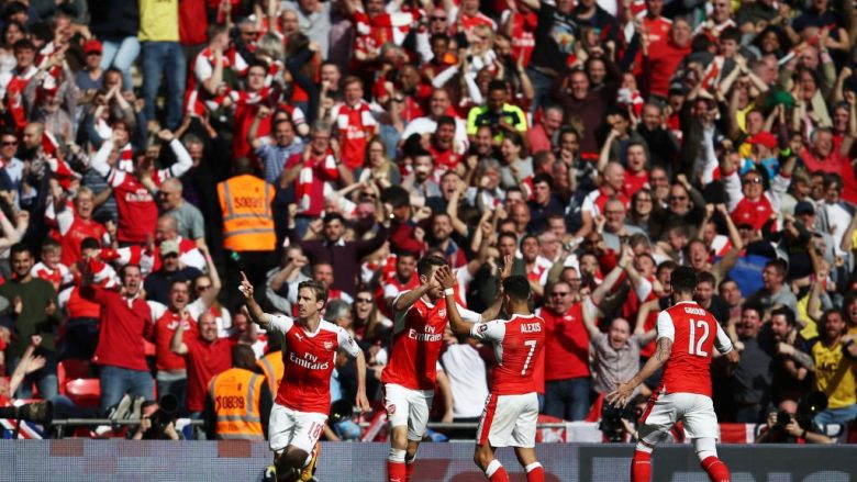 Sanchez kalon Arsenalin në epërsi në vazhdime (Video)