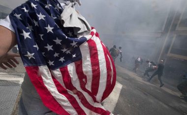 Dhunë në protestat ku u kërkua që Trump të deklarojë taksat (Video)