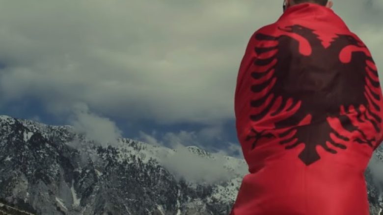 10 këngët që të gjithë shqiptarët i dinë (Video)