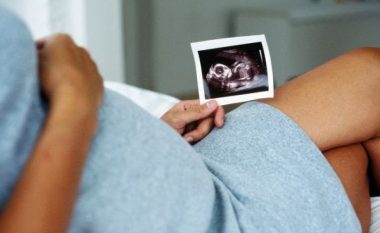 Gjinekologu në Shkup për nëntë muaj ka mashtruar pacienten se është shtatzënë