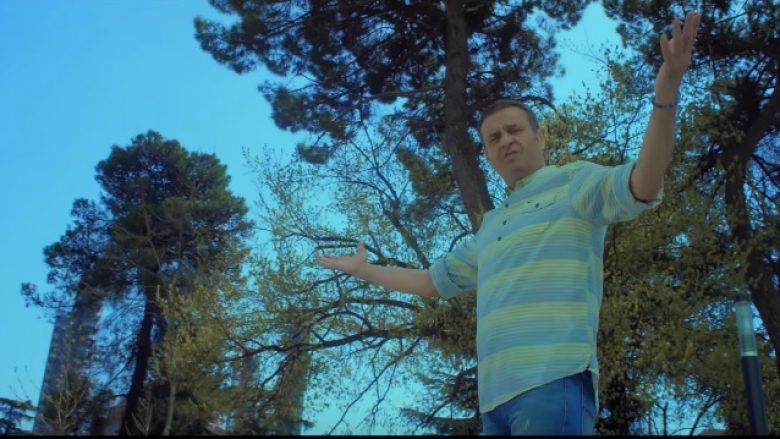 Sinan Vllasaliu publikon klipin e ri “Zot falma” (Video)
