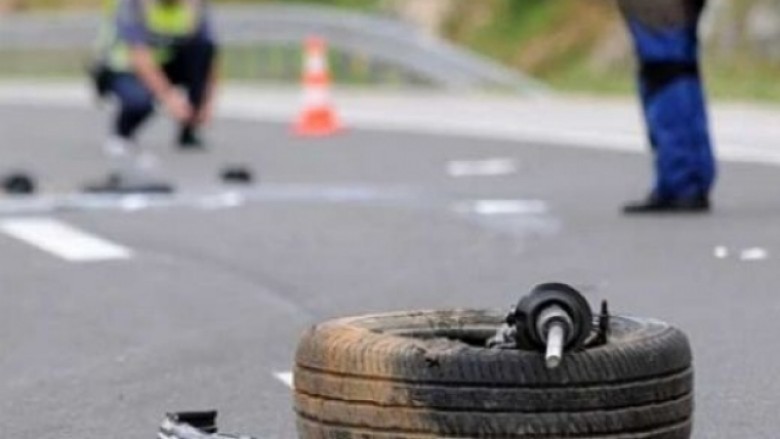 Vetura përplaset për një autobus në Vushtrri, ka edhe të lënduar (Foto)