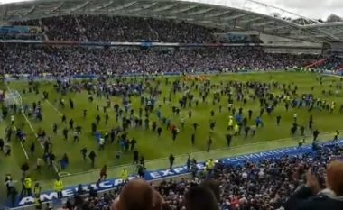 Tifozët vërshojnë stadiumin pas inkuadrimit të skuadrës së zemrës në Ligën Premier (Video)