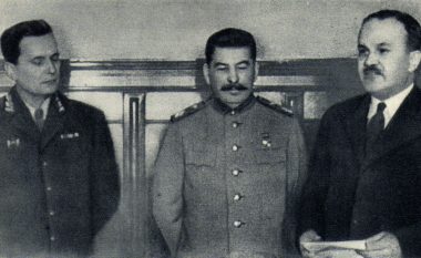 Dollia në Tiranë që futi në sherr Titon, Molotovin dhe Stalinin