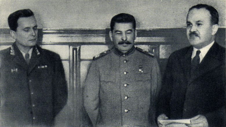 Dollia në Tiranë që futi në sherr Titon, Molotovin dhe Stalinin