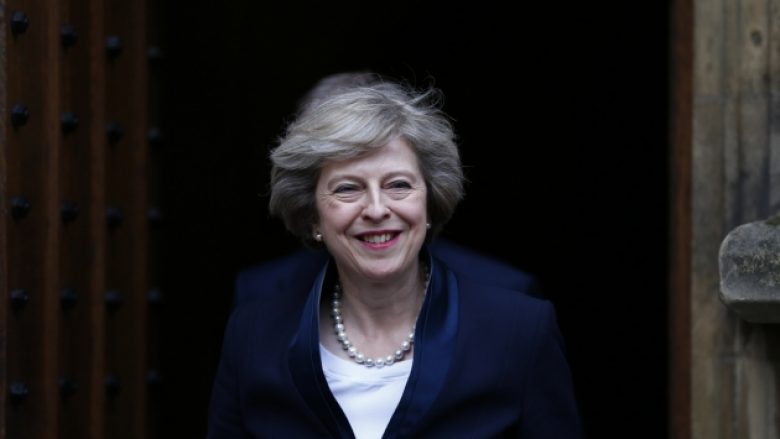 Kryeministrja britanike e impresionuar me arritjet në Kosovë