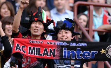 Tifozët aziatikë nuk mungojnë as në stadium për derbin e Milanos (Foto)