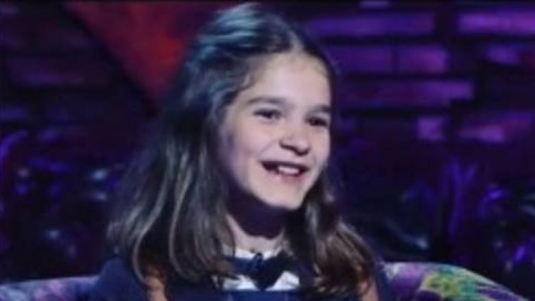 Historia e 10-vjeçares që shet bonbone në Tiranë: “Dua të bëhem si Lali Eri” – i përgjigjet kryebashkiaku