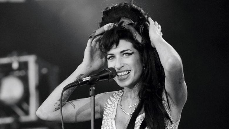 Amy Winehouse në një pikturë madhështore (Foto)