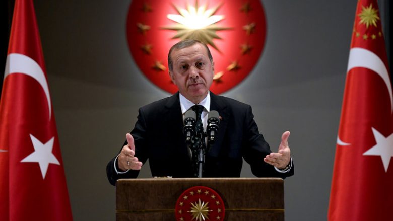 “Kjo është një kërkesë që më vjen vazhdimisht nga populli” – Erdogan paralajmëron tjetër referendum!